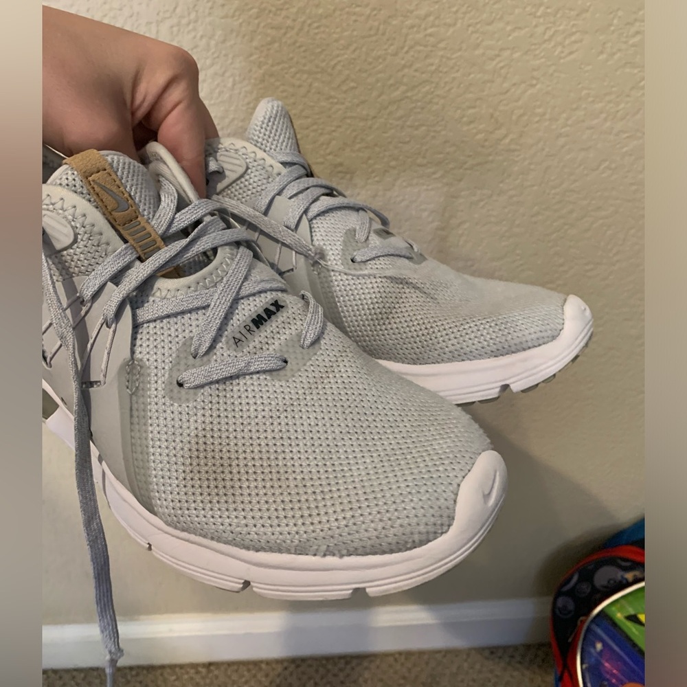 Nike Women's Gray Air Max Shoes - Picture 5 of 6